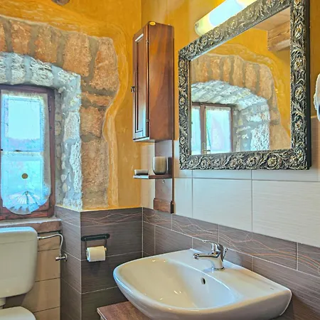 2 Bedroom Beautiful In Labin *
