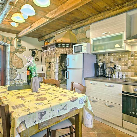2 Bedroom Beautiful In Labin