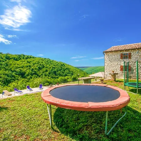 2 Bedroom Beautiful In Labin